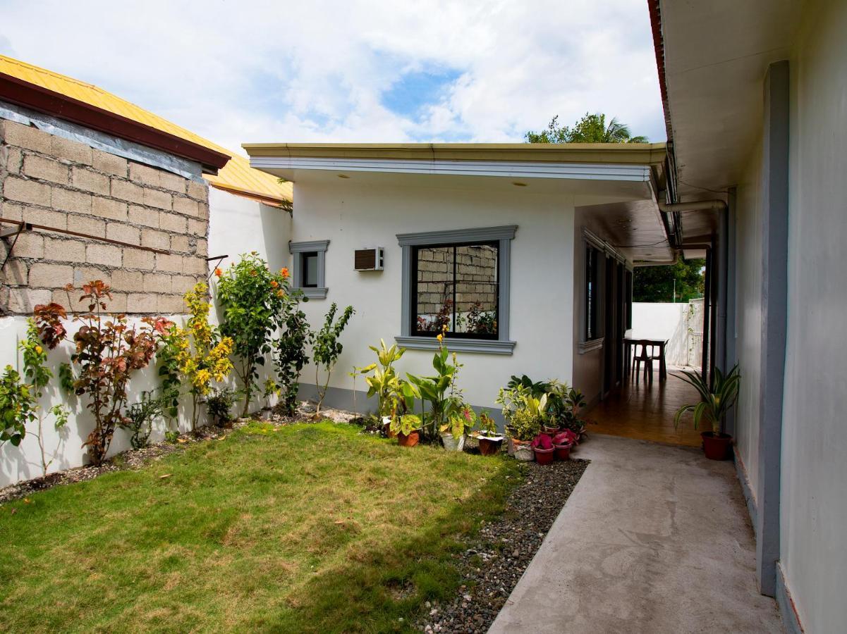 Oyo 777 Rn Guesthouse Moalboal Exterior photo