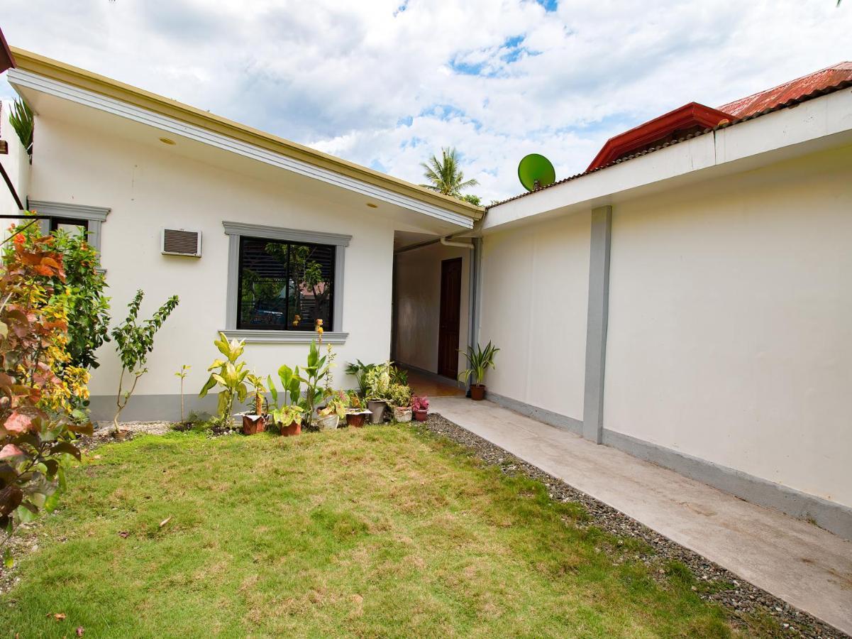 Oyo 777 Rn Guesthouse Moalboal Exterior photo
