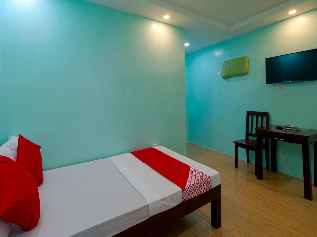 Oyo 777 Rn Guesthouse Moalboal Exterior photo